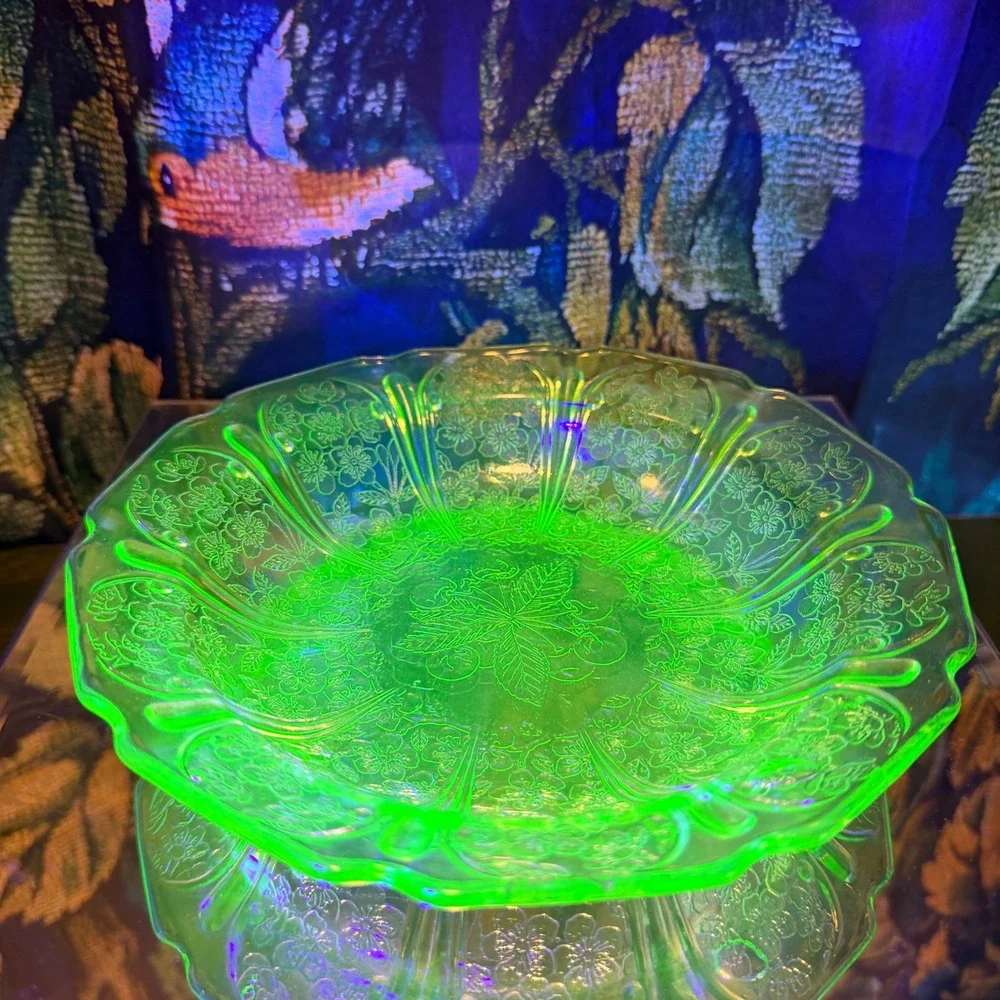 Vintage‎ Jeanette Green Uranium Glass Cherry Blossom Bowl Scalloped 9 Inch Glows